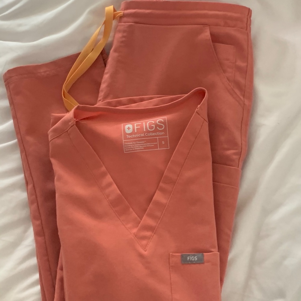 Coral FIGS Scrubs!
